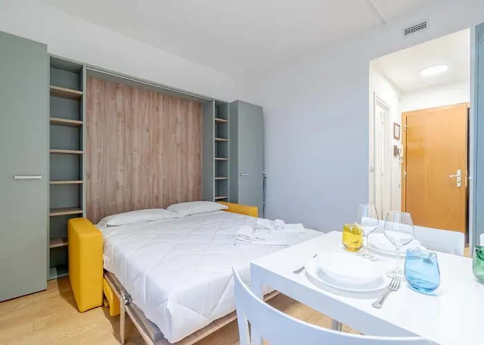Guesthost - San Salvario & Porta Nuova Modern Mini Apartment Turin